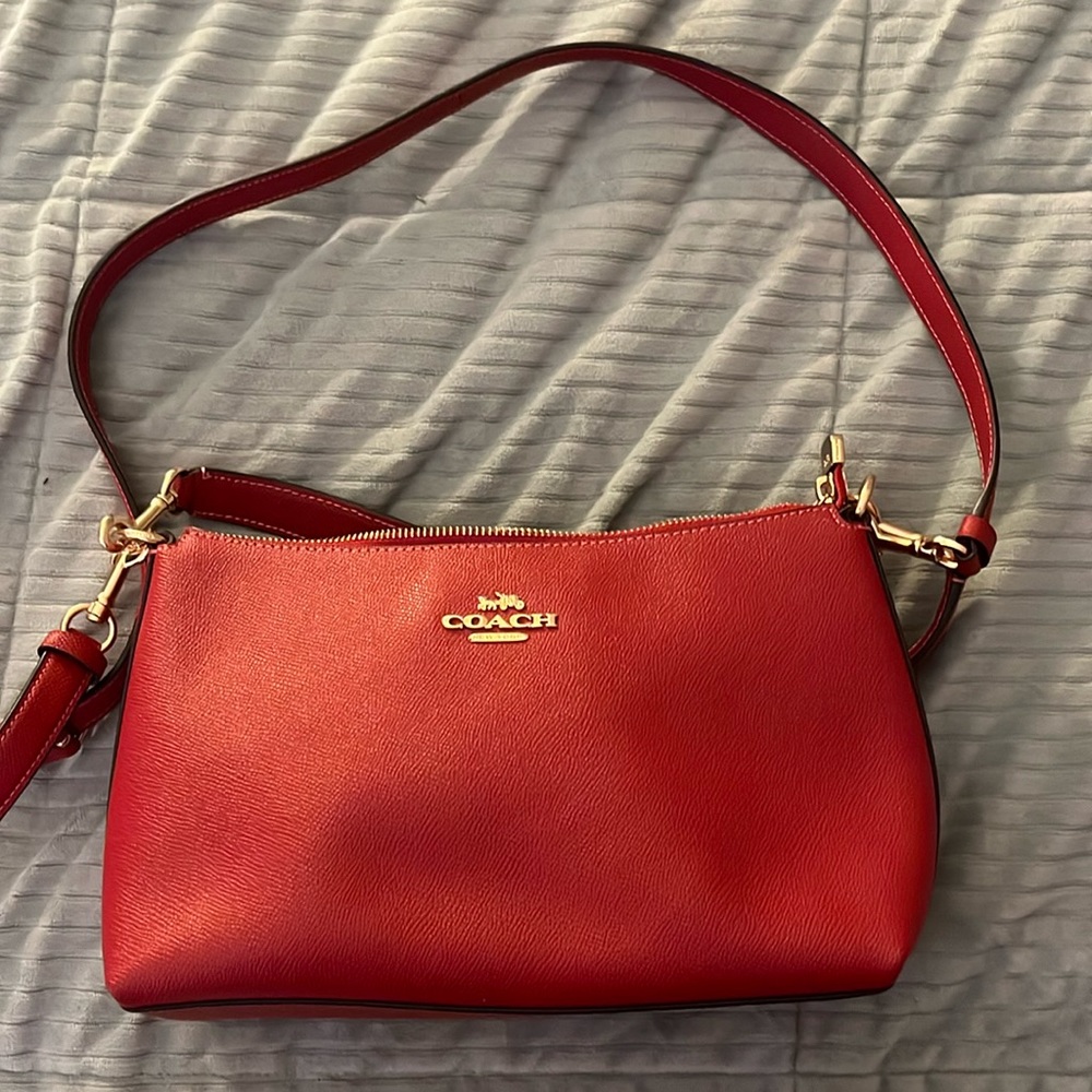 Coach Clara shoulder bag in 1941 red/gold.